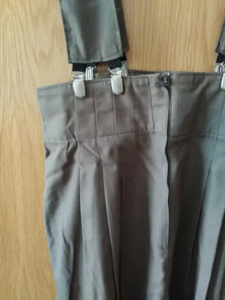 Bermudas verde oliva/marrón con bolsllos y tirante