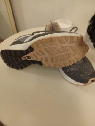 Zapatillas Kalenji grises y beys