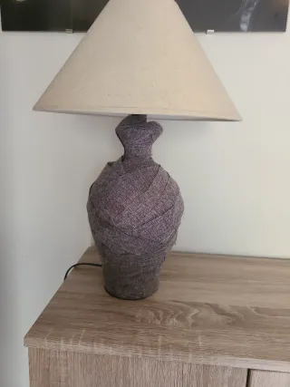 Lámpara de mesa tela beige y gris