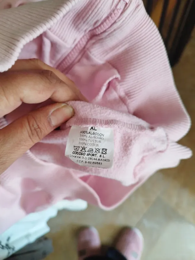 Sudadera rosa con capucha para hombre