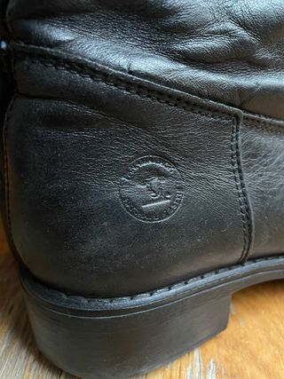 Botas altas de piel negras