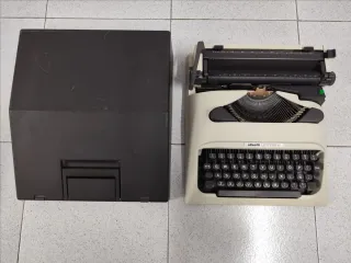 Máquina de escribir Olivetti Lettera 10