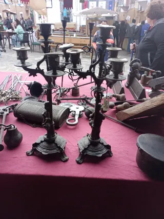 Candelabros antiguos de metal