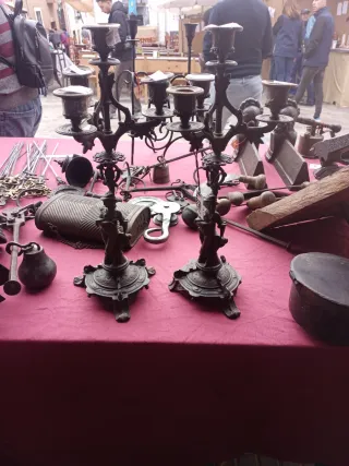 Candelabros antiguos de metal