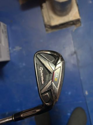 Bolsa de golf Cobra y palos TaylorMade M2