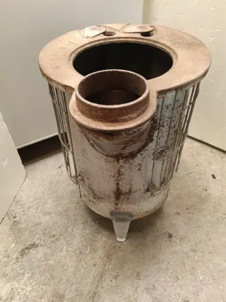Estufa de leña metálica