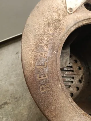 Estufa de leña metálica