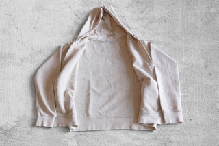 Chaqueta Nike Club Fleece Beige logo bordado