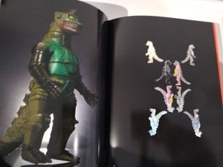 Super7 - art book sobre kaijus