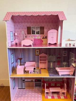 Casa de muñecas rosa de 3 plantas