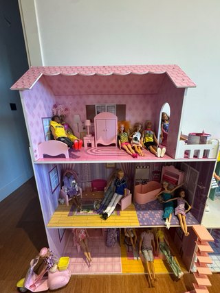 Casa de muñecas rosa de 3 plantas