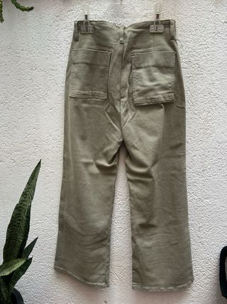 Pantalón verde militar con botones
