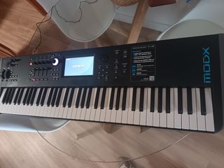 Teclado Yamaha MODX7
