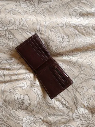 Cartera de piel marrón