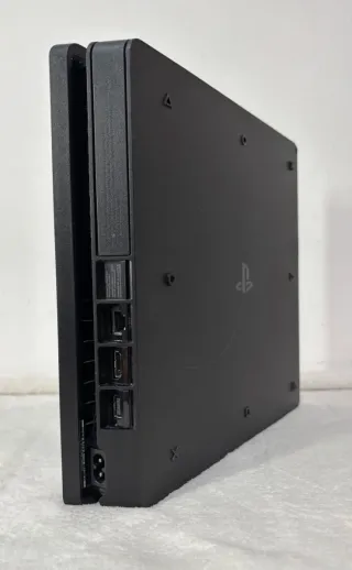 PS4 Slim 1TB Nera + Controller + Gioco