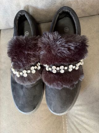 Zapatos negros pelo y strass