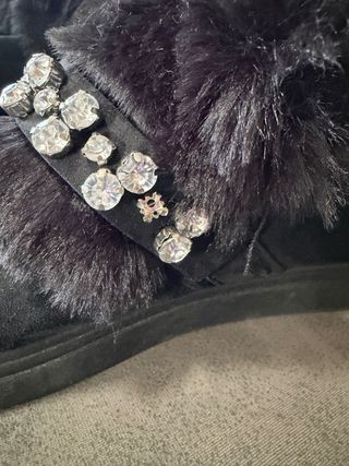 Zapatos negros pelo y strass