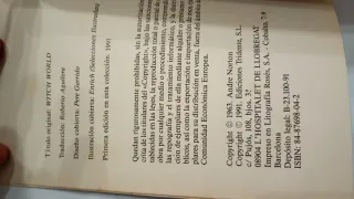 Mundo de brujas, col. Pulsar Fantasía, 1