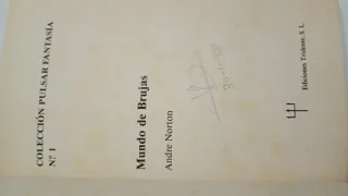 Mundo de brujas, col. Pulsar Fantasía, 1