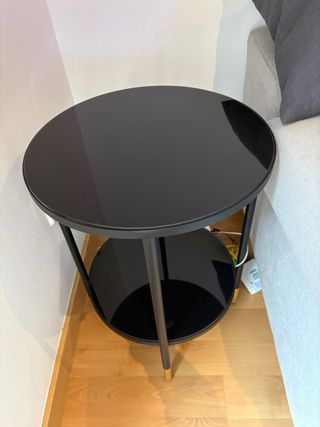 Mesa auxiliar redonda cristal negro y oro