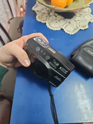 Cámara Minolta Riva Zoom70 AF Negra