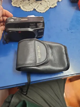 Cámara Minolta Riva Zoom70 AF Negra