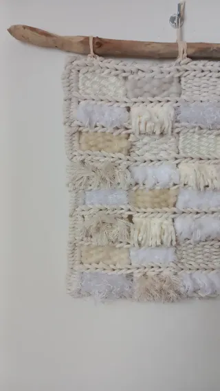 Arazzo bianco con legno di mare