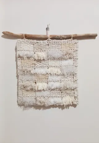 Arazzo bianco con legno di mare