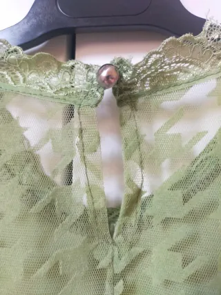 Abito verde con pizzo