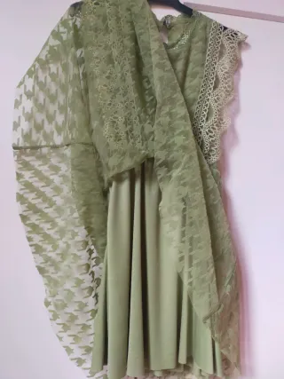 Abito verde con pizzo