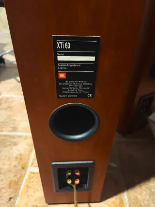 Altavoces Columna JBL XTI 60 Marrones