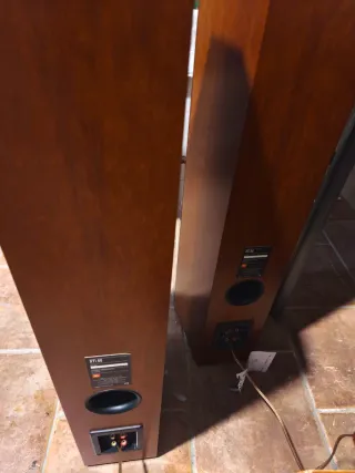 Altavoces Columna JBL XTI 60 Marrones