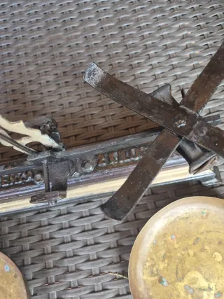 Balanza antigua hierro y latón