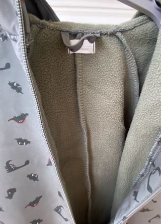 Buzo impermeable infantil con dinosaurios