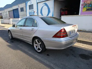 Mercedes-Benz Clase C 2005