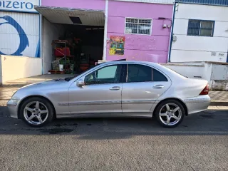 Mercedes-Benz Clase C 2005