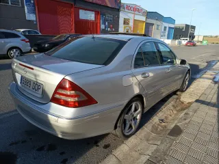 Mercedes-Benz Clase C 2005