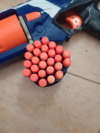 Pistola Nerf con dardos