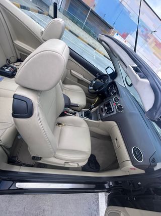 Ford Focus cabrio 2.0 145 caballos. Buen estado