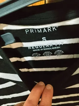 Camiseta de rayas ideal entre tiempo