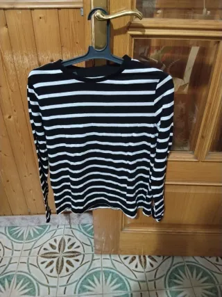 Camiseta de rayas ideal entre tiempo