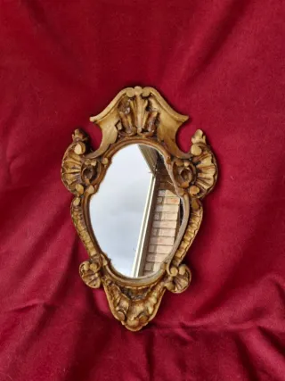 Pareja de espejos cornucopia dorados