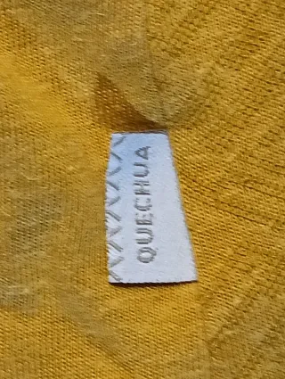 Top deportivo amarillo