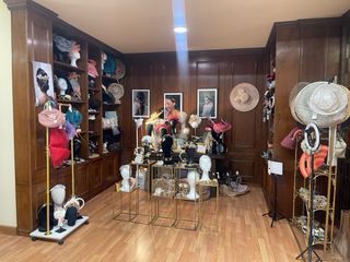 Mobiliario variado para tienda