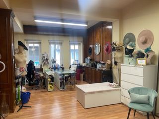 Mobiliario variado para tienda