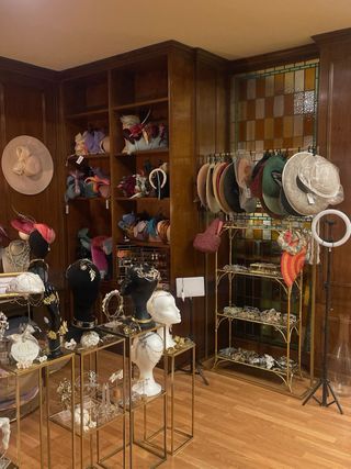 Mobiliario variado para tienda