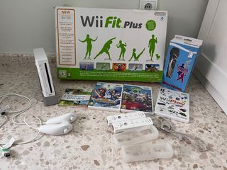 Consola Wii + Tabla Wii Fit Plus + Accesorios