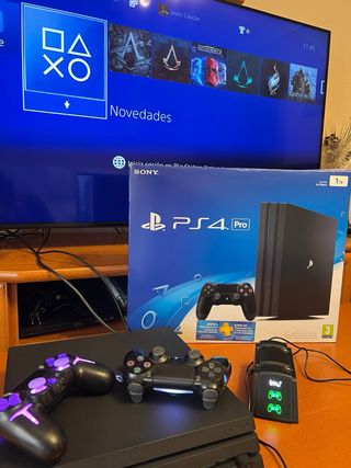 PS4 Pro 1TB + 2 controller