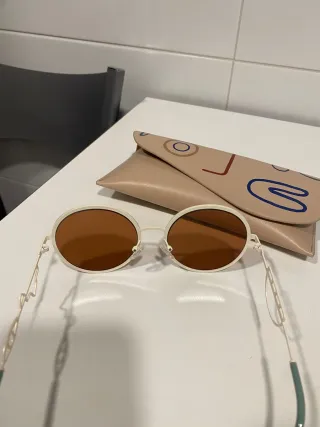 Gafas de sol redondas marrones y blancas