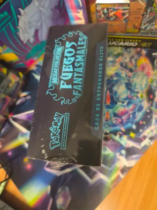 Caja Entrenador Élite Pokémon Fuego Fantasmales